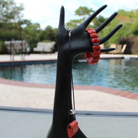 B2259 Silpada Red Coral Stretch Bracelet - Picture 2 of 4